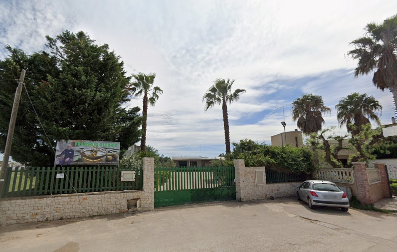 Ingresso del frantoio Oro Salentino in Via Otranto a Leverano
